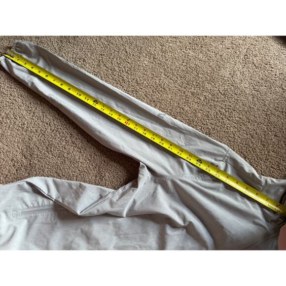 Vuori Men's Outdoor Trainer Shell Jacket Full Zip Hooded Lightweight Light Gray - Picture 5 of 5